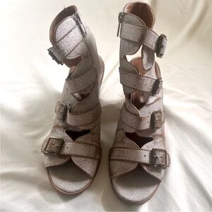 Stylish Women's Buckle Sandals - Silver